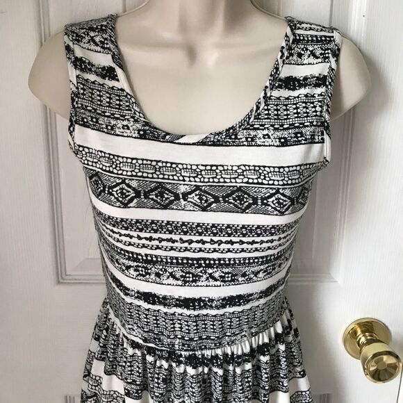 Skater dress - Picture 2 of 5